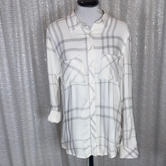 Romeo+Juliet Couture White and Gray Plaid Button-Up Shirt - Picture 1 of 6